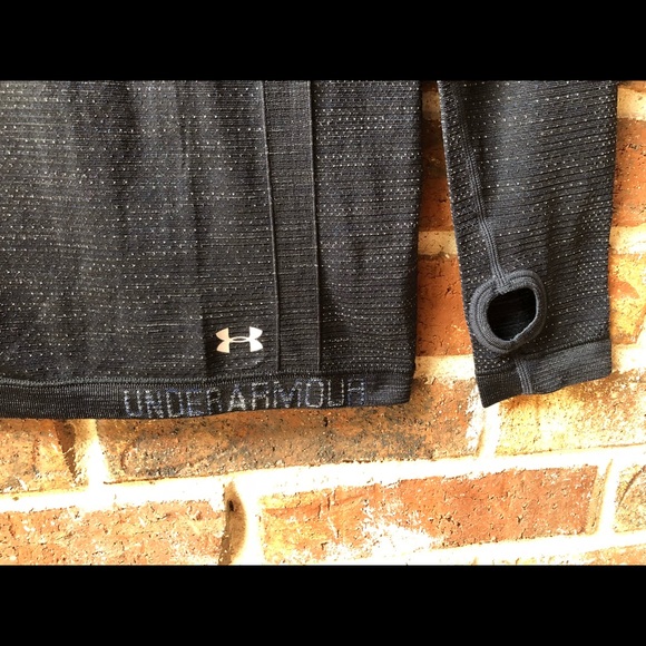 ‼️SOLD‼️Women’s long sleeve Under Armour Shirt - Picture 3 of 8